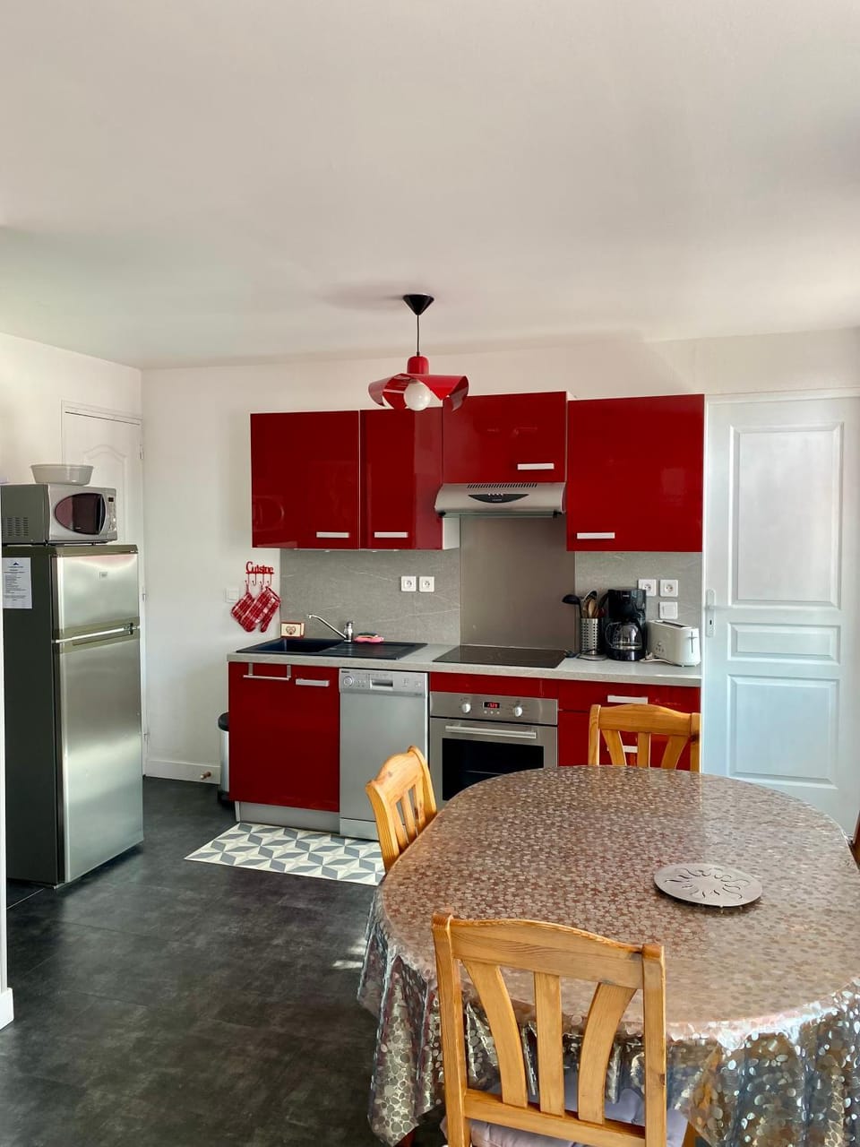 Kitchen or kitchenette, Dining area, dishwasher, oven, stove