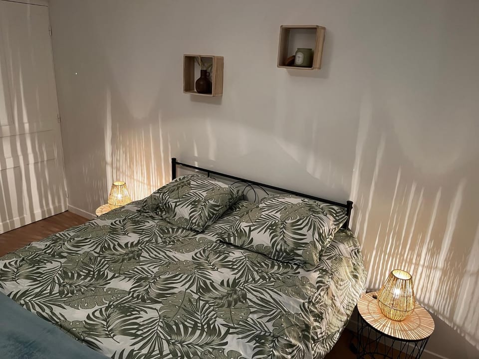 Bed, Photo of the whole room, Bedroom