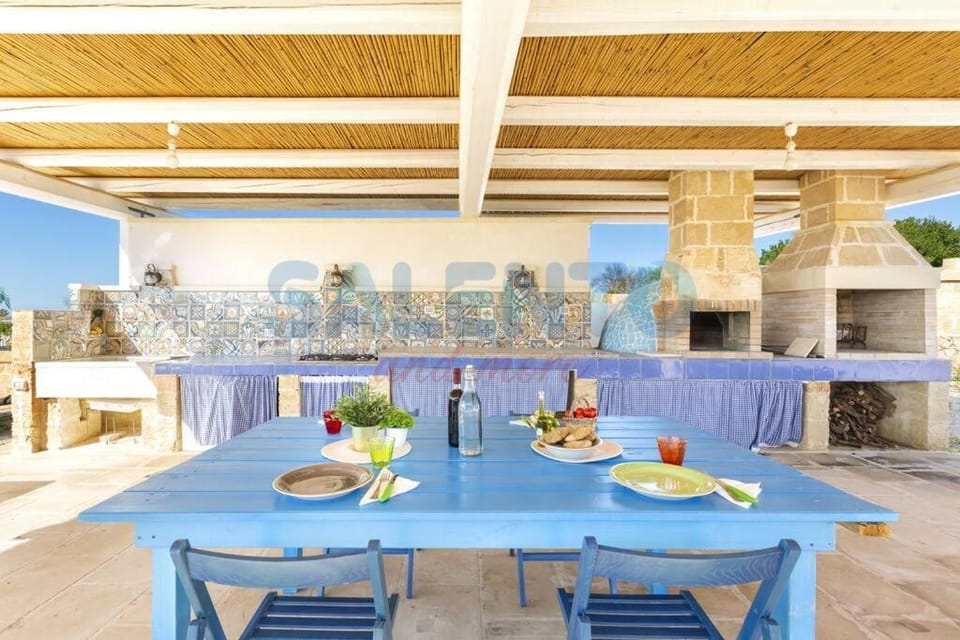 Patio, Dining area, Food