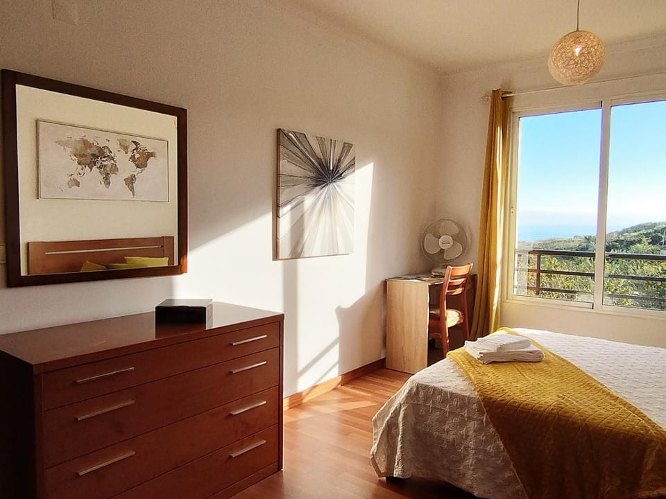 Bed, Natural landscape, Photo of the whole room, Bedroom