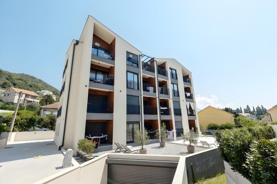 Property building, Day, View (from property/room), Balcony/Terrace, Garden view, Inner courtyard view