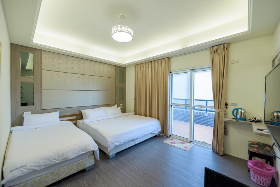 Bed, Balcony/Terrace, Photo of the whole room, Bedroom