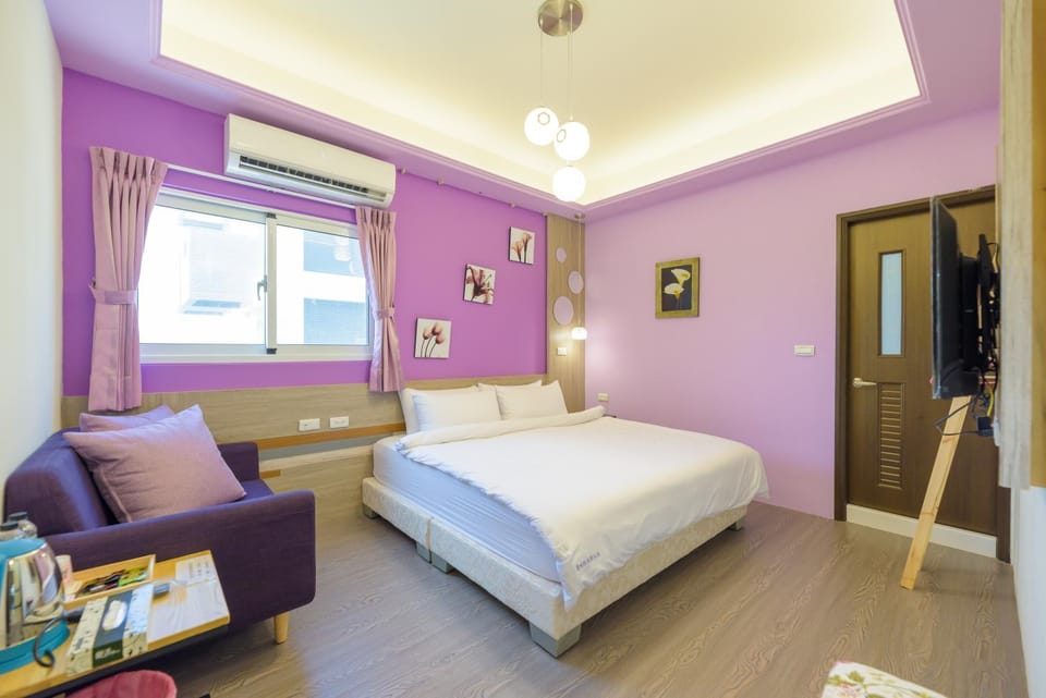 Bed, TV and multimedia, Photo of the whole room, Seating area, air conditioner