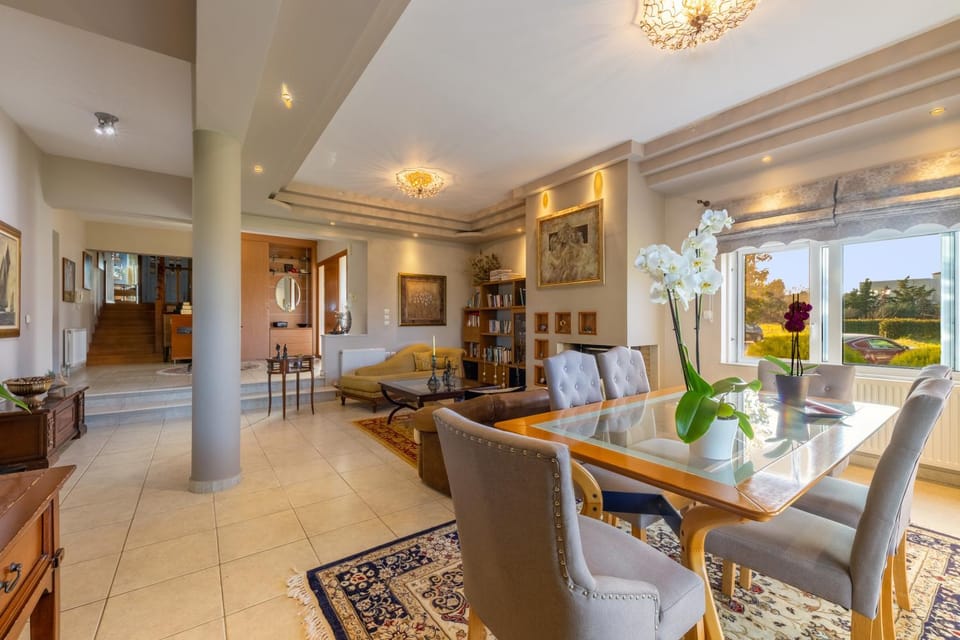 Living room, Seating area, Dining area