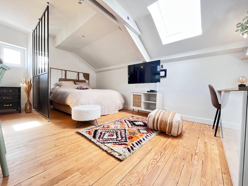 Seating area, Bedroom