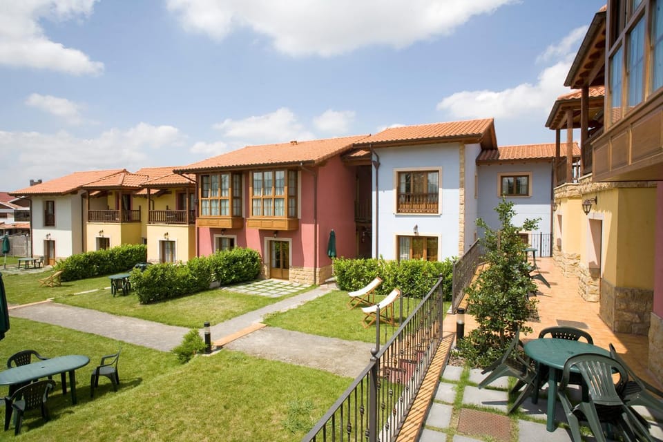 Facade/entrance, Off site