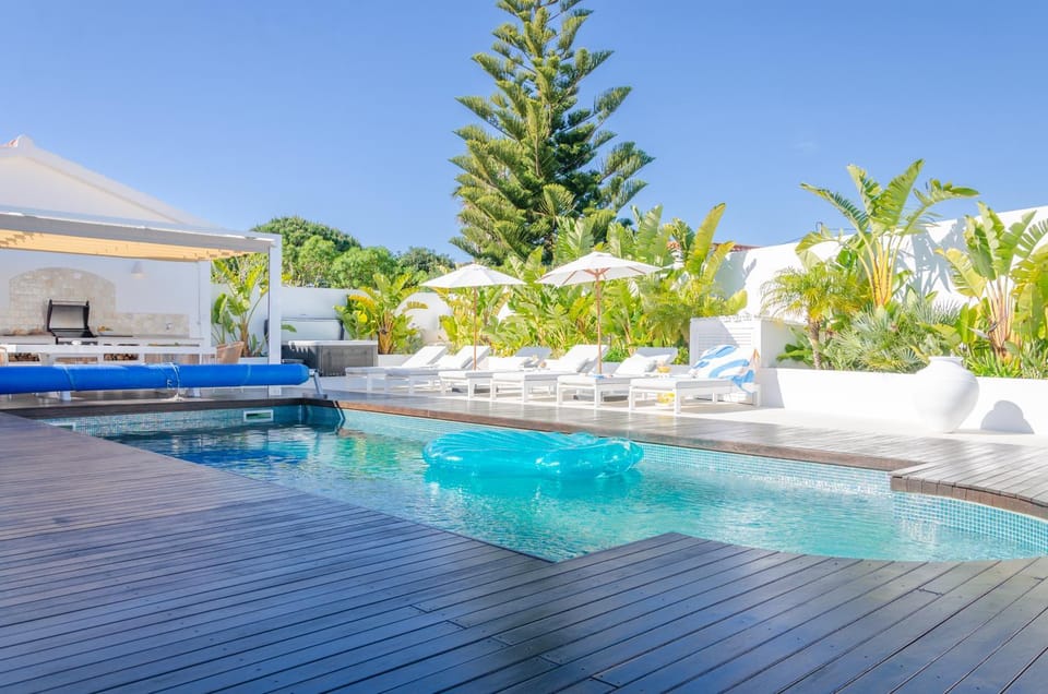 Pool view, Swimming pool, sunbed