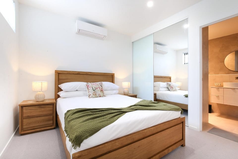 Glorious 2-Bed with Waterside Balcony Views Apartment in Batemans Bay