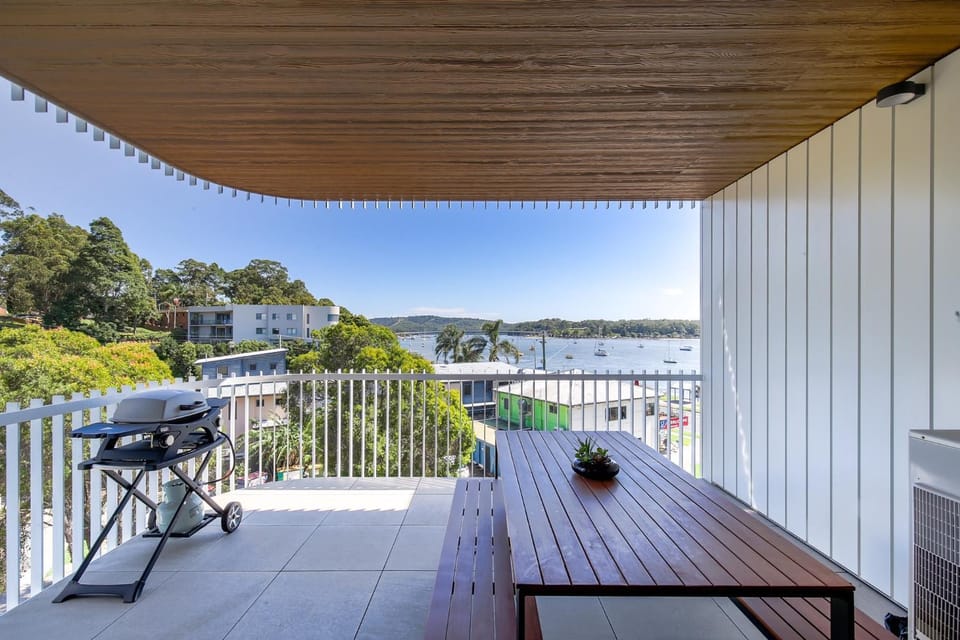 Glorious 2-Bed with Waterside Balcony Views Apartment in Batemans Bay