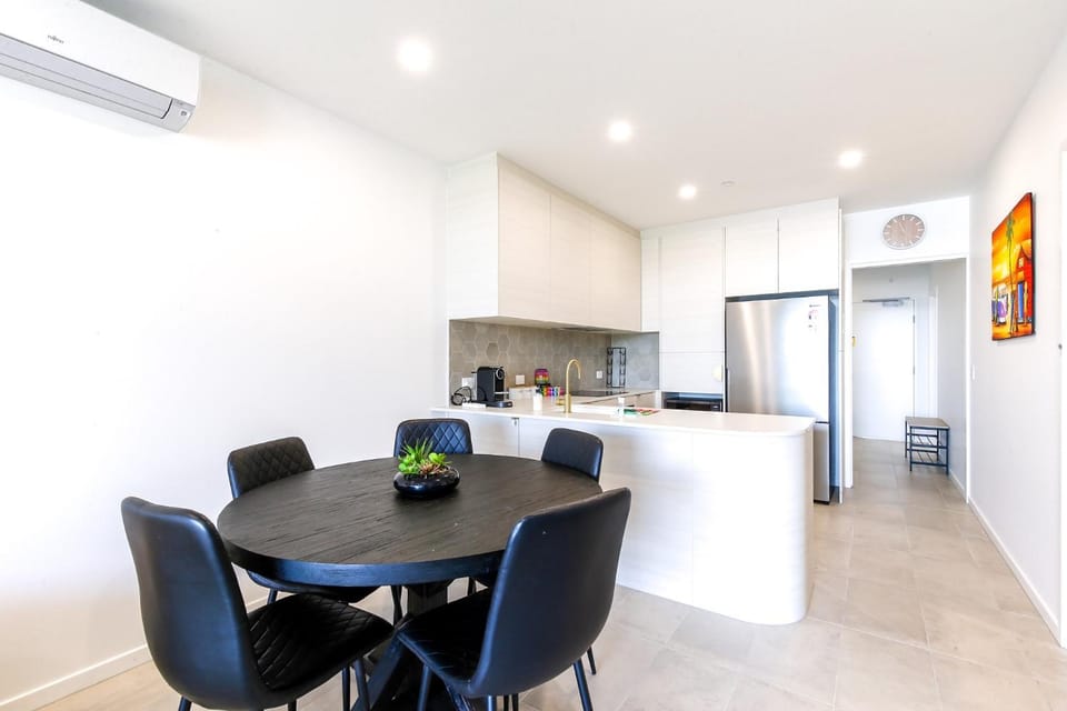 Glorious 2-Bed with Waterside Balcony Views Apartment in Batemans Bay