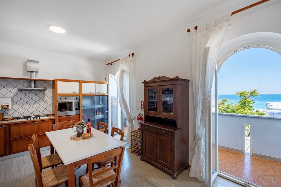 Property building, Kitchen or kitchenette, Living room