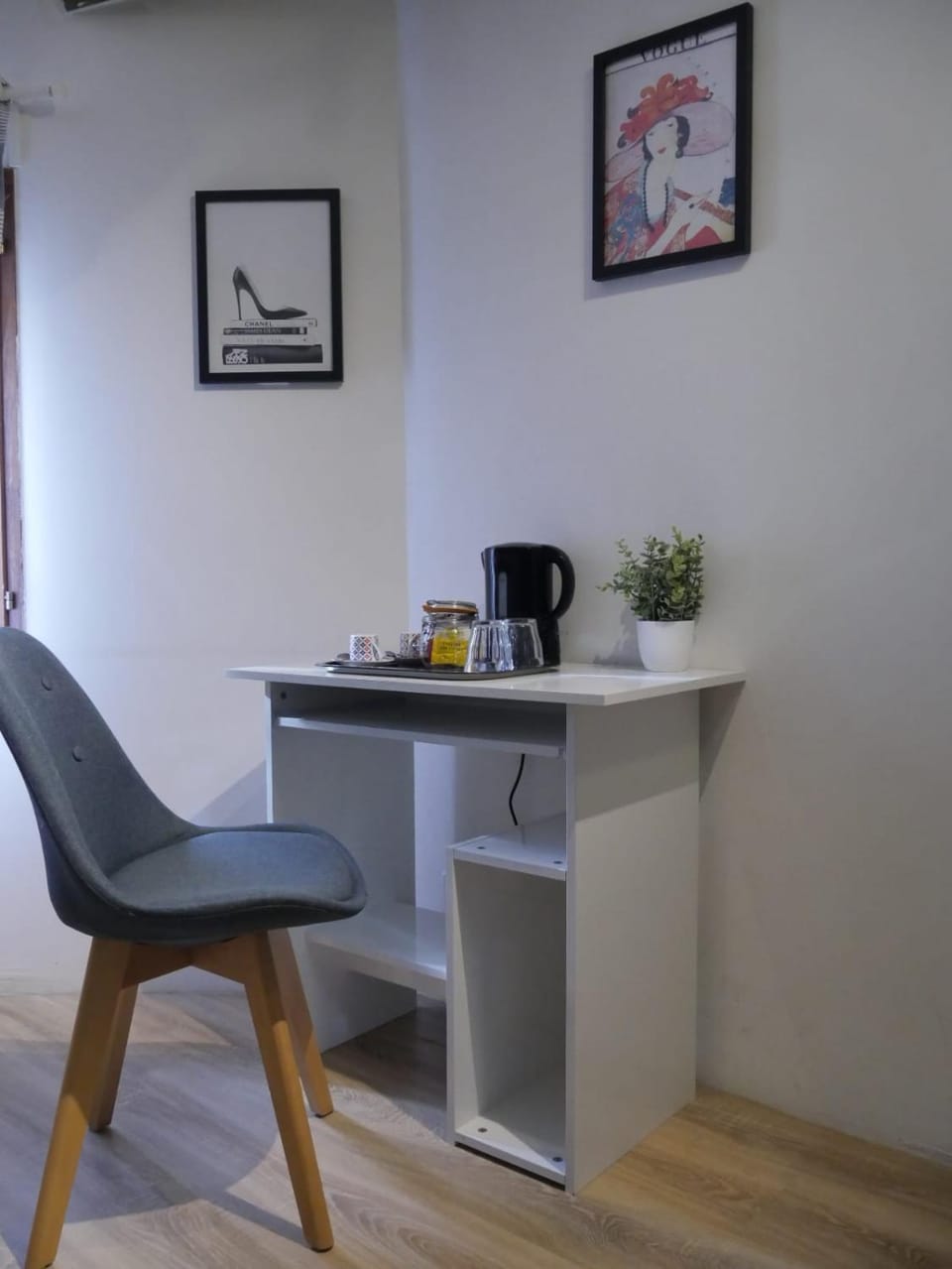 Coffee/tea facilities, Seating area, hair dresser