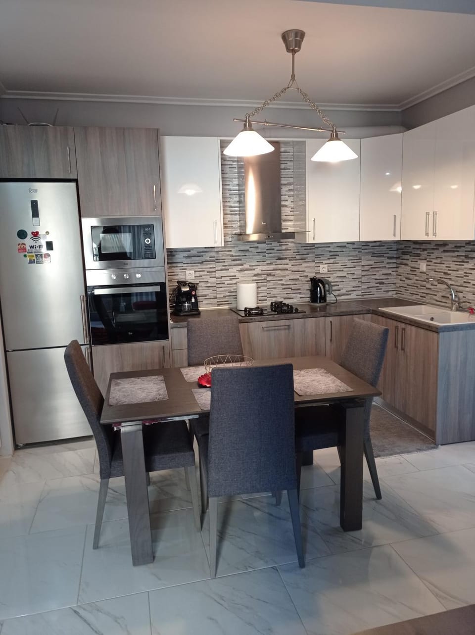 Kitchen or kitchenette, Dining area, minibar, oven, pet friendly, stove