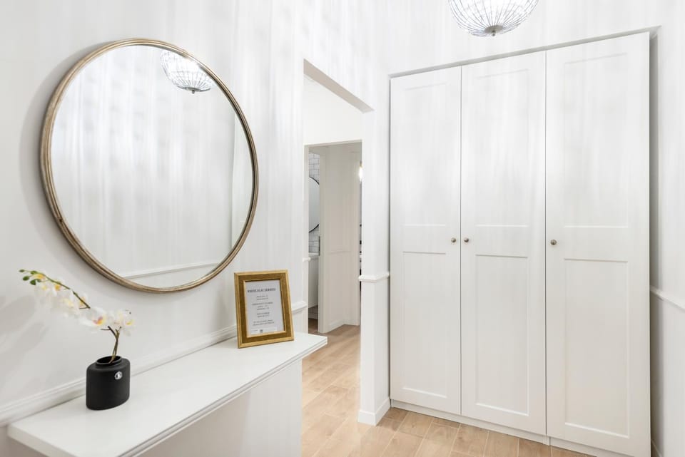 White flat Ground Floor Apartment in Rome