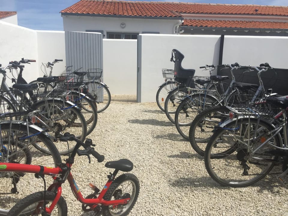 le clos du phare bleu House in La Flotte