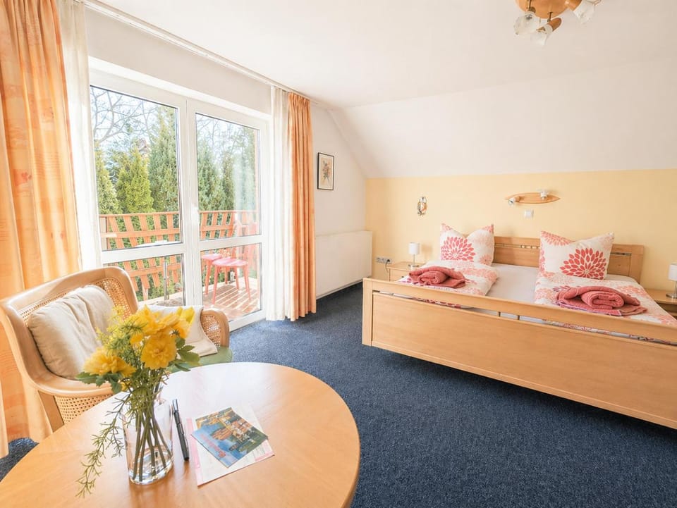 Bed, Seating area