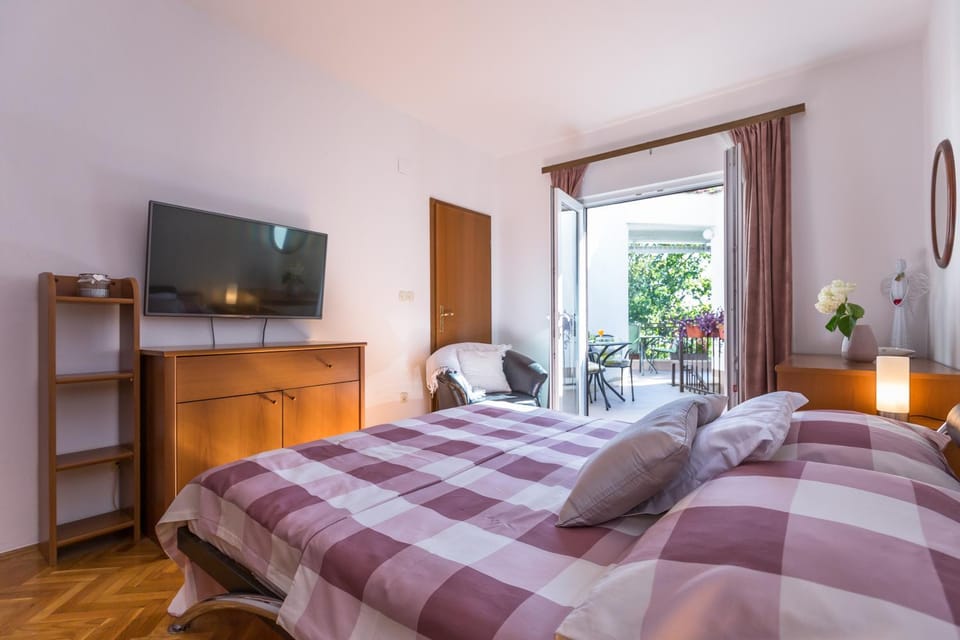 Apartmani Lovrenco Bed and Breakfast in Makarska