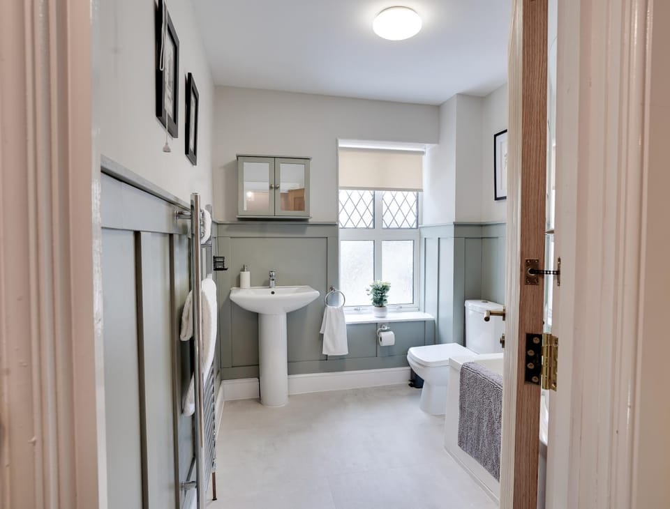 Toilet, Bathroom, Bath, towels