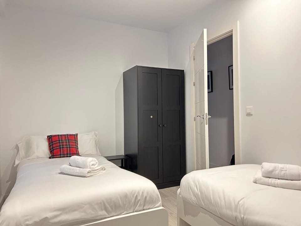 Bed, Photo of the whole room, Bedroom, wardrobe