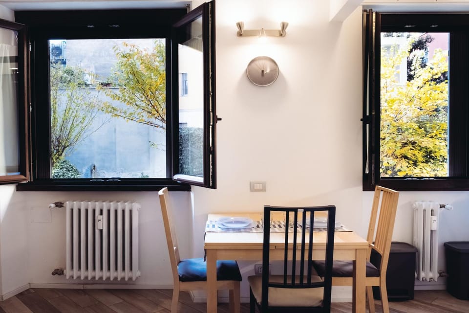 Living room, Seating area, Dining area, internet