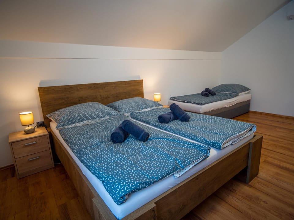 Bed, Photo of the whole room, Bedroom, towels