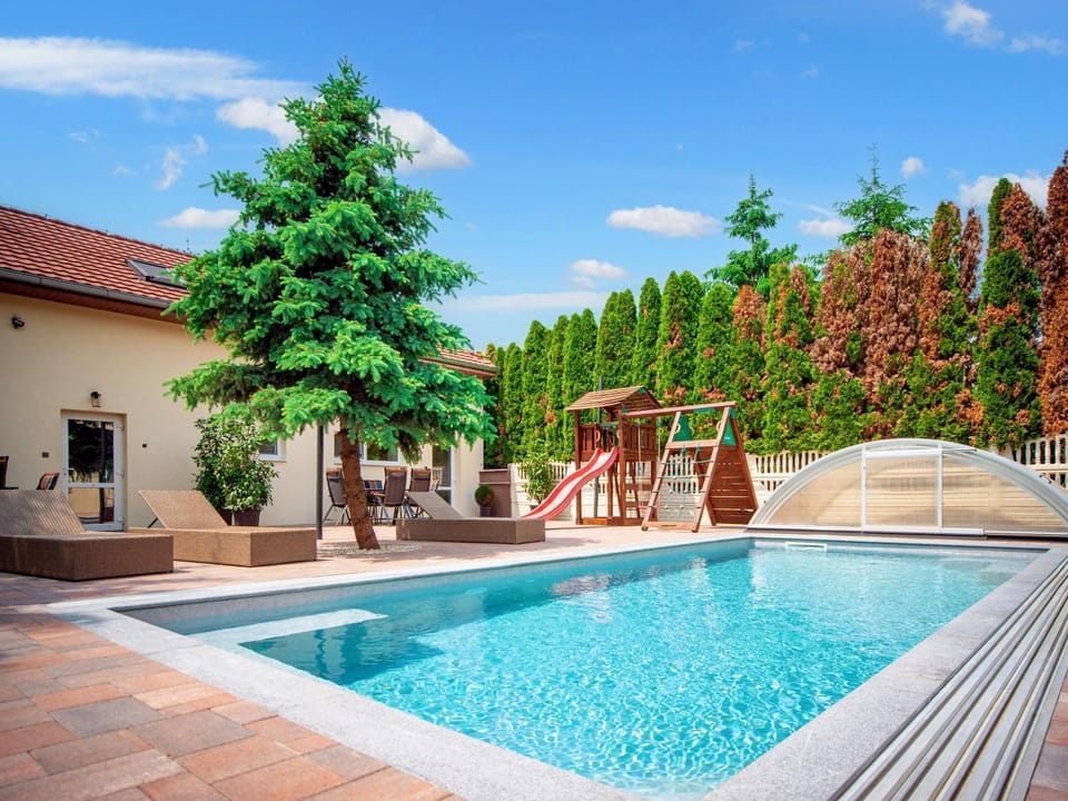 Garden, Garden view, Pool view, Swimming pool, sunbed