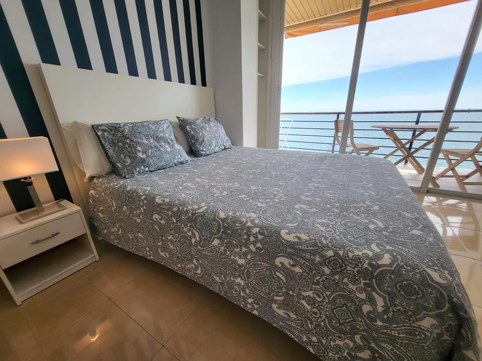 Bed, Photo of the whole room, Sea view