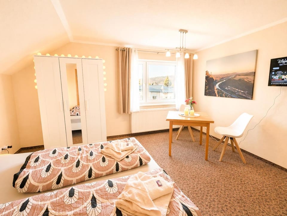 Bed, Dining area