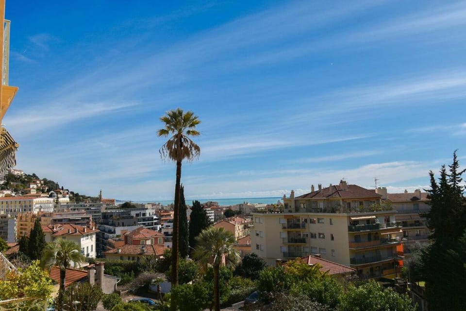 LE MONTFLEURI Centre-Ville Parking privé Vue dégagée Apartment in Menton