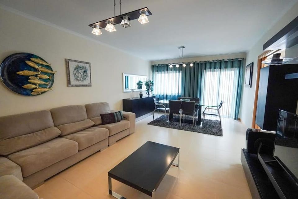 Dalila's house - Spacious and Comfortable 3-Bedroom Apartment with Garage Apartment in Nazaré