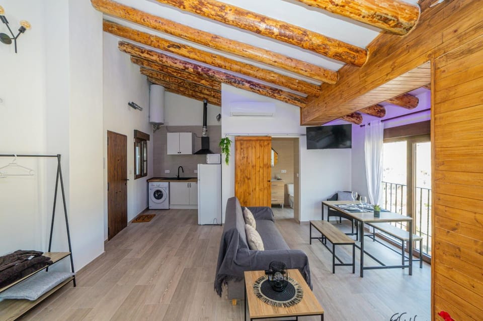 Communal lounge/ TV room, Kitchen or kitchenette, Living room, Seating area, Dining area