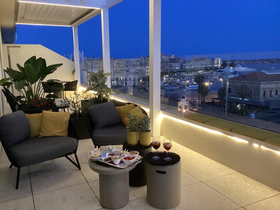 Balcony/Terrace, City view