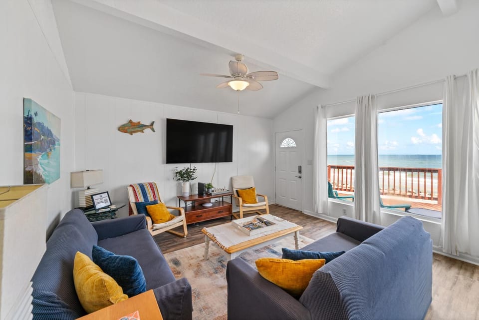 TV and multimedia, Living room, Seating area, Sea view