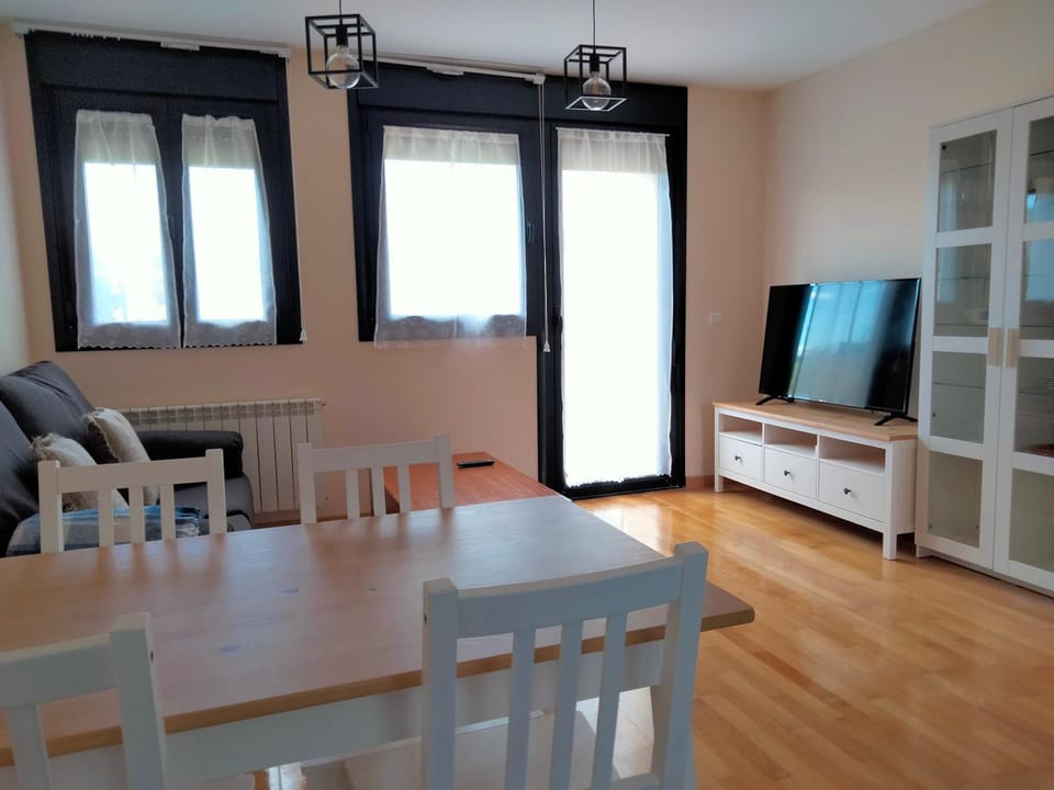 TV and multimedia, Living room, Dining area