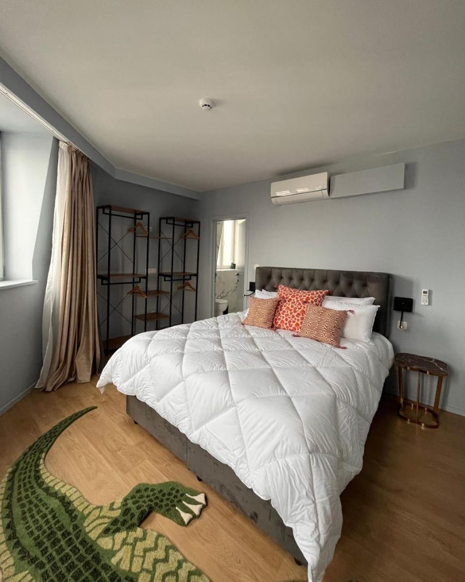 Bed, Photo of the whole room, Bedroom, air conditioner