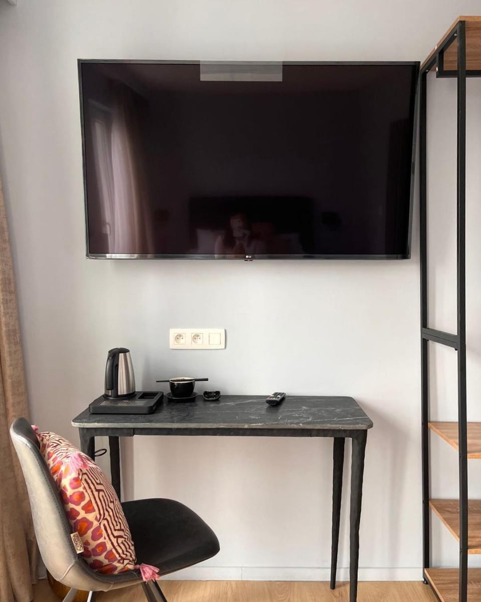 TV and multimedia, hair dresser