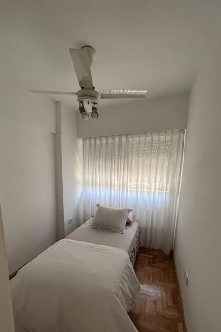 Bed, Photo of the whole room, fireplace