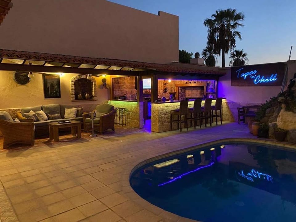 Casa Paraiso Villa Tenerife, stunning family bungalow with totally secluded pool area, wheelchair friendly Villa in Abona