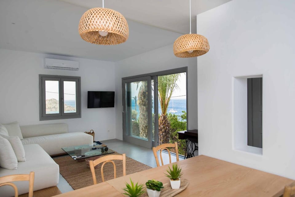 TV and multimedia, Seating area, Dining area, Sea view