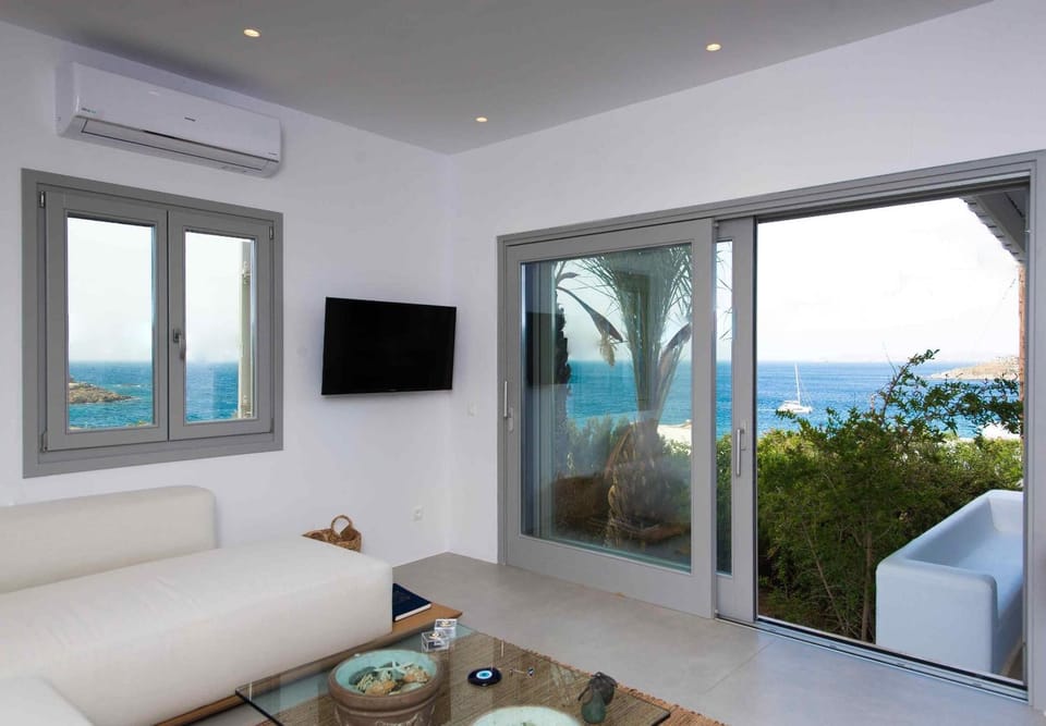 TV and multimedia, View (from property/room), Living room, Seating area, Sea view