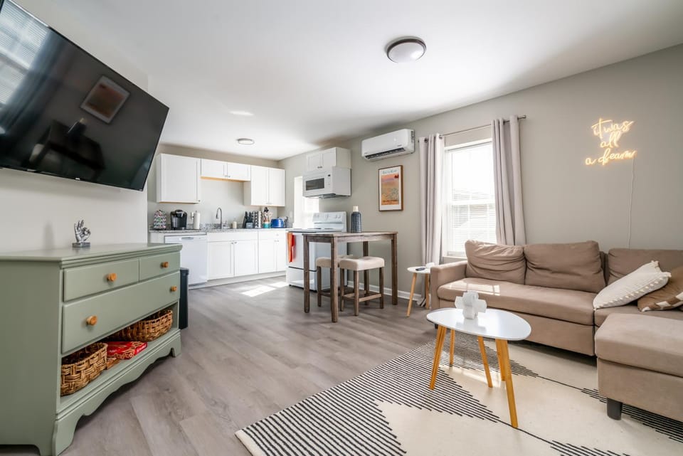 Communal lounge/ TV room, TV and multimedia, Kitchen or kitchenette, Living room, Seating area, Dining area, Evening entertainment, dishwasher, minibar, pet friendly, stove