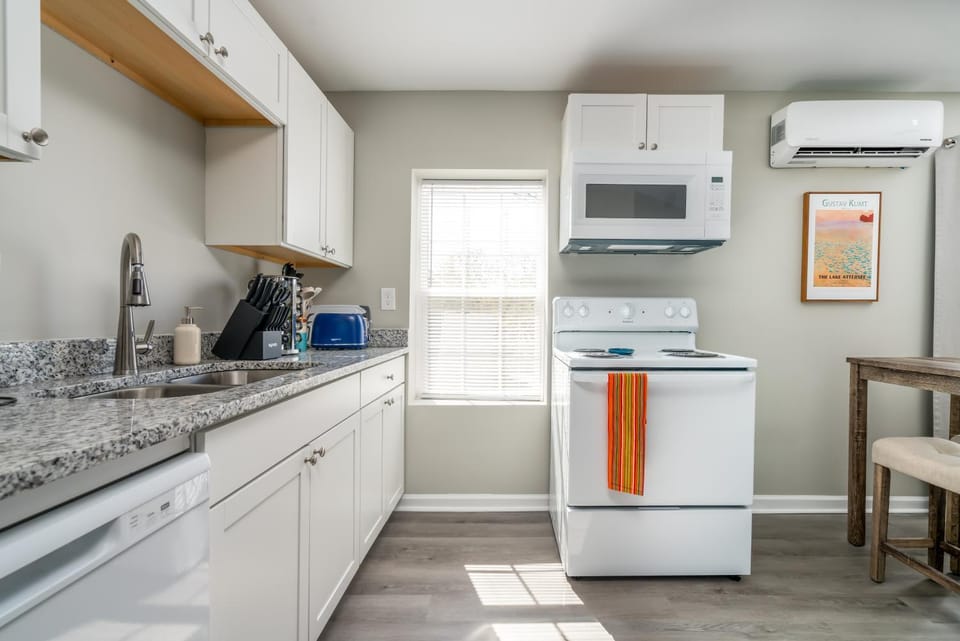 Kitchen or kitchenette, dishwasher, minibar, pet friendly, stove, air conditioner
