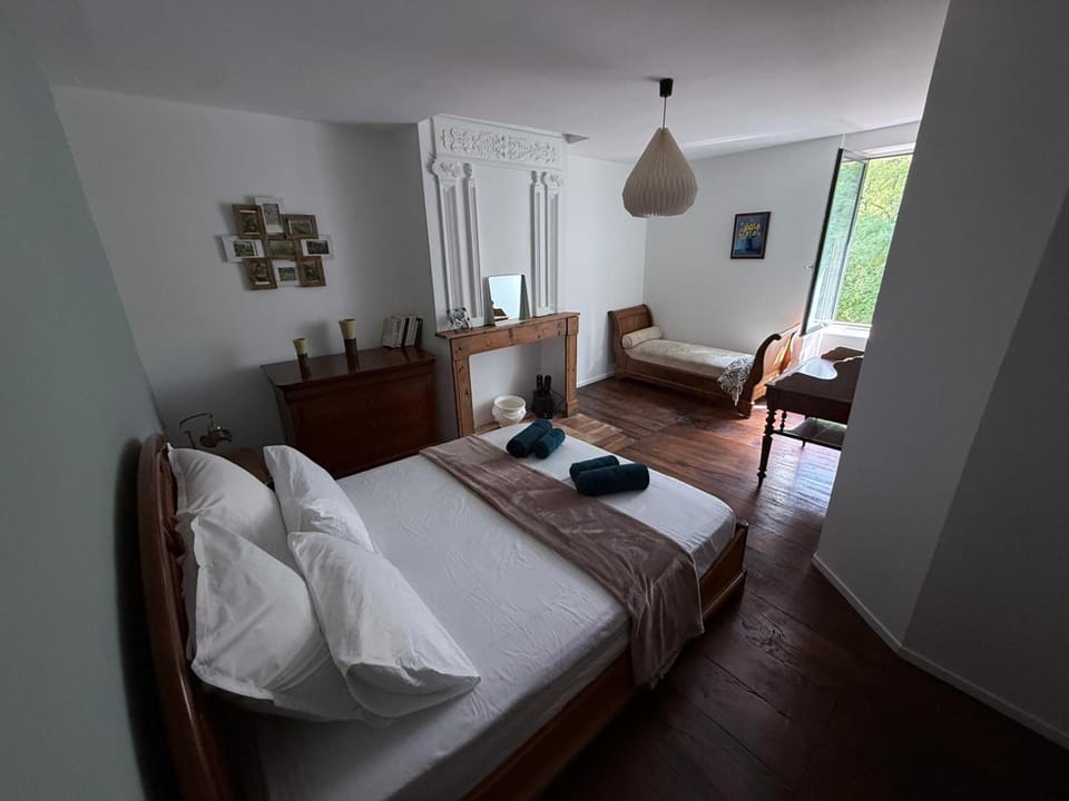 GITE AU ROC DE BOURZAC AVEC PISCINE PRIVÉE House in Occitanie