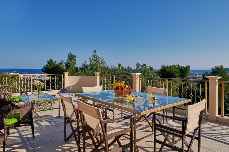 Patio, Day, Natural landscape, View (from property/room), Balcony/Terrace, Dining area, Sea view