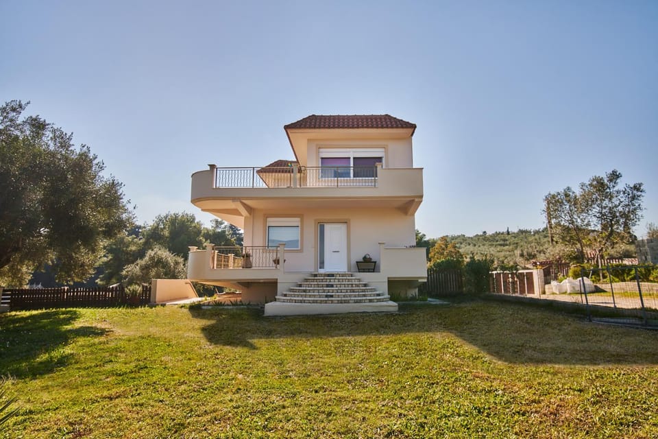 Property building, Day, Natural landscape, Garden, Garden view