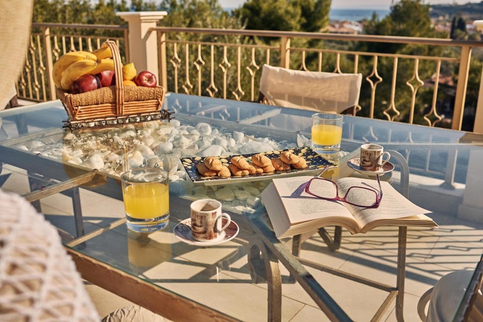 Patio, Day, Natural landscape, View (from property/room), Balcony/Terrace, Dining area