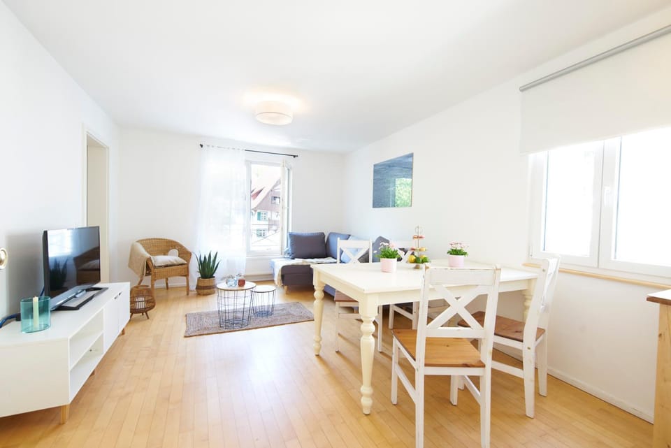 TV and multimedia, Living room, Dining area