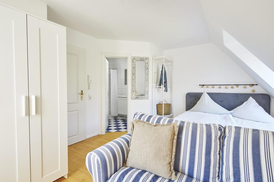 Bed, Photo of the whole room, wardrobe