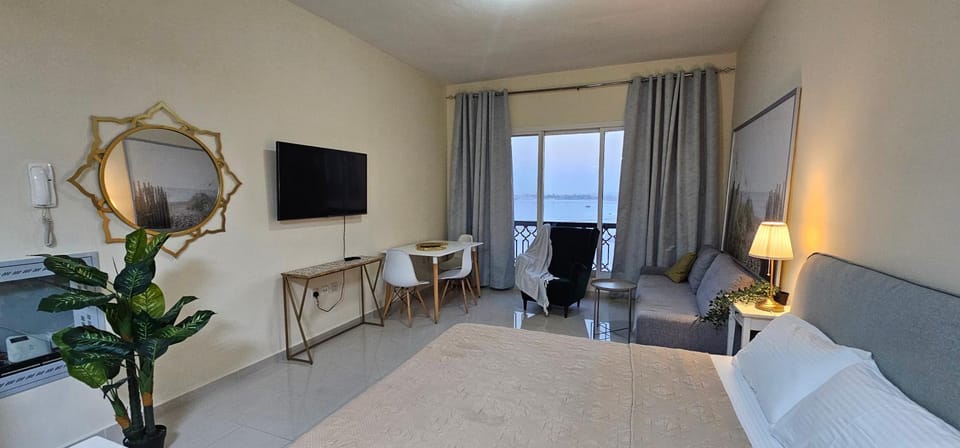 TV and multimedia, Living room, Photo of the whole room, Bedroom