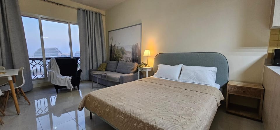 Bed, Photo of the whole room, Seating area